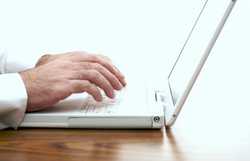 Consultez vos courriels directement sur Internet.